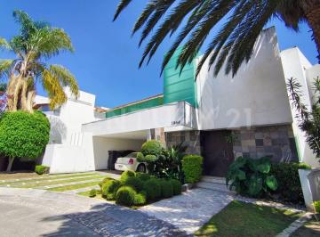 Casa · 407m² · 3 Recámaras · 4 Estacionamientos · Casa Residencial en Venta en La Vista Country Club, Atlixcayotl, Puebla