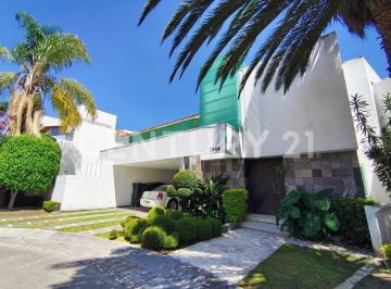 Casa · 407m² · 3 Recámaras · 4 Estacionamientos · Casa Residencial en Venta en La Vista Country Club, Atlixcayotl, Puebla