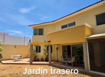 Casa · 332m² · 3 Recámaras · 3 Estacionamientos · Casa en Corregidora