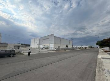 Nave industrial , Valle de Santiago · Nave Industrial en Venta en Parque Industrial Sendai - 751 m²