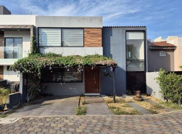 271ba179052af6d5a2bfbf2a12bc8bdf35f36c38560f155c9701982bf6993b93 · Casa en Venta en Bosques de Santa