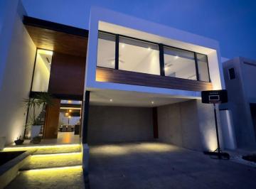 Casa · 3 Recámaras · 4 Estacionamientos · Casa en Venta en Privada en Cholul en Mérida Yucatán.