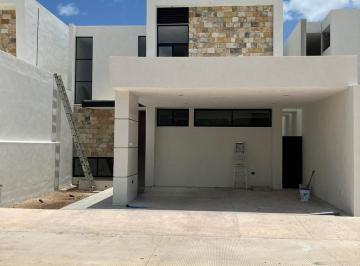 Casa · 272m² · 4 Recámaras · 2 Estacionamientos · Casa en Pueblo Cholul