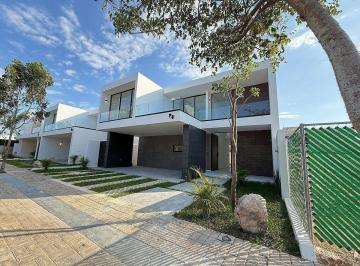 Casa · 386m² · 4 Recámaras · 3 Estacionamientos · Casa en Venta en Temozón Norte, Mérida Yucatán (Eb - Vy0977)