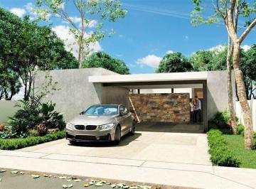 Casa · 305m² · 3 Recámaras · 2 Estacionamientos · Casa en Dzityá
