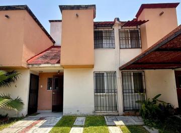 Casa en condominio de 2 habitaciones, Xochitepec · Casa en Fracc. Paseos de Xochitepec II (Zona Sur de Cuernavaca)