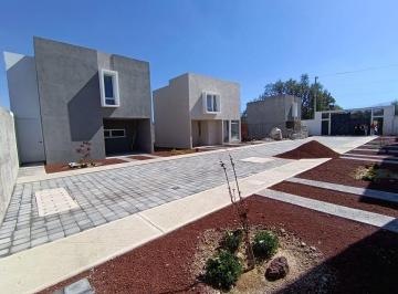 Casa en condominio de 3 habitaciones, Santa Cruz Tlaxcala · Casas en Venta en Fraccionamiento