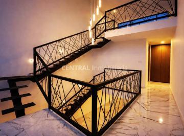 escaleras · Casa en Venta en Lomas de Angelópolis | Parque Veracruz| Triple Altura y Roof Top