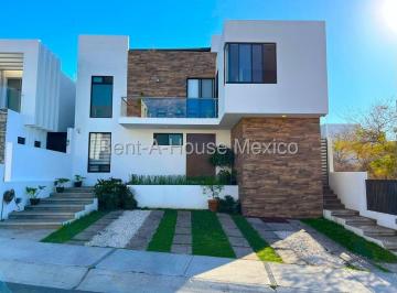 Casa de 4 habitaciones, El Marqués · Casa en Venta con 4 Hab, 5 Baños en Zibata, Queretaro, Mexico.