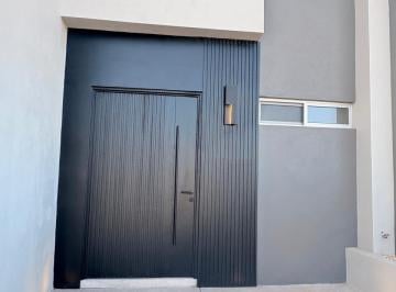 Casa de 3 habitaciones, Chihuahua · Casa en Venta Zona Valles Frente a Parque 3 Niveles Vistas Panoramicas