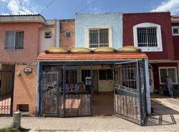 Casa de 3 habitaciones, San Pedro Tlaquepaque · Casa en Venta en Parque Santa Cruz del Valle