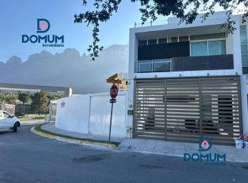 Casa · 219m² · 4 Recámaras · 2 Estacionamientos · Casa en Cumbres Allegro