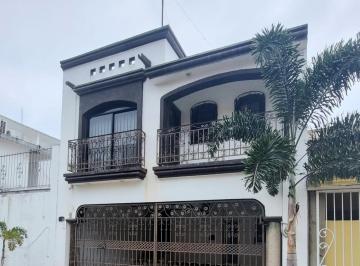 Casa · 300m² · 3 Recámaras · 2 Estacionamientos · Casa en Renta o en Venta Ubicada en Tabasco 2000