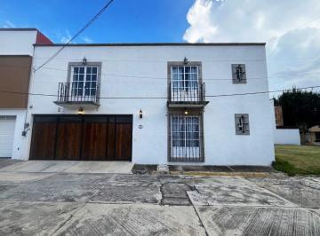 Casa · 380m² · 3 Recámaras · 3 Estacionamientos · Casa Cerca Umad Residencial Zavaleta