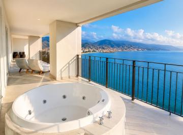 Departamento · 326m² · 4 Recámaras · 1 Estacionamiento · Departamento de Lujo Frente Al Mar en Venta en Grand Venetian Puerto Vallarta