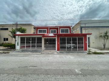 Casa · 290m² · 5 Recámaras · 2 Estacionamientos · Casa - Fraccionamiento Fracciorama 2000