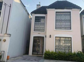Casa · 3 Recámaras · Renta de Casa Cumbres Oro