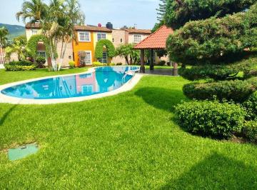 Casa · 60m² · 3 Recámaras · 1 Estacionamiento · Venta de Casa en Condominio con Alberca a 20 Minutos de Cuernavaca