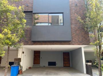 Casa · 203m² · 2 Recámaras · 2 Estacionamientos · Casa en Momoxpan