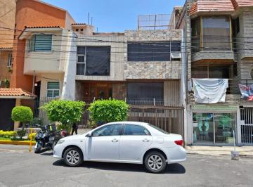 Casa de 4 habitaciones, Iztapalapa · Casa en Venta en Paseos de Churubuscoexcelente Ubicación y Gran Potencial Habitacional o Comercial