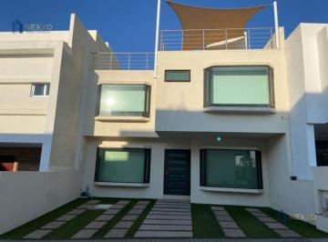 Casa · 240m² · 4 Recámaras · 2 Estacionamientos · Casa en Venta en Milenio, El Marques