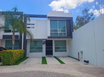 Casa · 174m² · 3 Recámaras · 2 Estacionamientos · Casa - Zákia