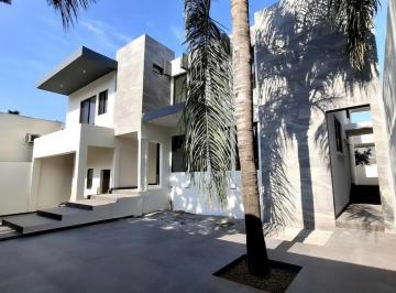 Casa · 375m² · 4 Recámaras · 2 Estacionamientos · Casa en Venta en Brisas