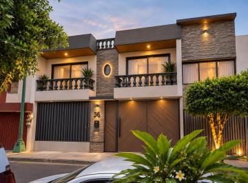 Casa de 4 habitaciones, Iztapalapa · Residencia con Amplios Espacios y Extraordinario Potencial de Renovación