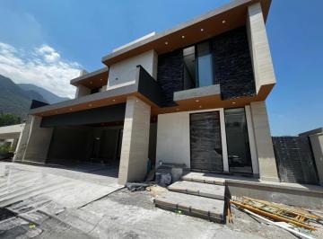 Casa · 1081m² · 5 Recámaras · 4 Estacionamientos · Casa en Venta en Sierra Alta 9 Sector, Monterrey N. L.
