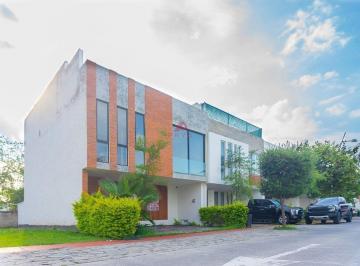 Casa en condominio de 4 habitaciones, Zapopan · Casa en Venta en Solares Zapopan, con Acabados de Parota