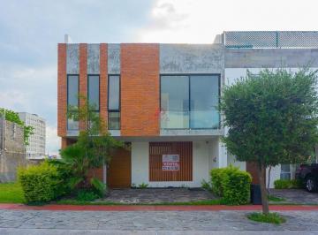 Casa en condominio de 4 habitaciones, Zapopan · Casa en Venta en Solares Zapopan, con Acabados de Parota