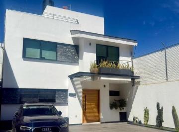 Casa de 4 habitaciones, Zapopan · Casa Moderna en Coto Cerca de La Expo Gdl