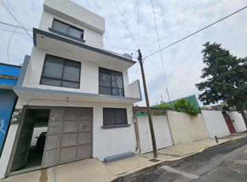 Casa · 296m² · 4 Recámaras · 3 Estacionamientos · Casa en Venta en Lago de Guadalupe, Cuautitlan Izcalli