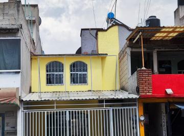 Casa en condominio de 3 habitaciones, Toluca · Renta de Casa en Sauces IV Sobre Av Principal