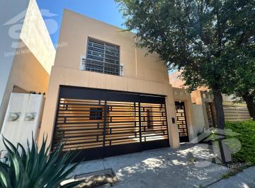 Casa · 180m² · 3 Recámaras · 2 Estacionamientos · Casa en Venta Campoamor Escobedo