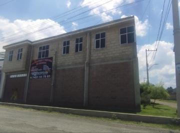 Casa · 300m² · 4 Recámaras · 6 Estacionamientos · Casa en Venta en Cacalomacan, Toluca, México