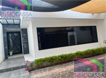 Casa · 3 Recámaras · 3 Estacionamientos · Casa - Fraccionamiento Lomas de Comanjilla
