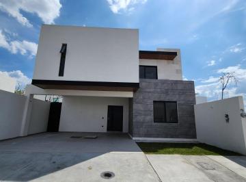 Casa · 273m² · 3 Recámaras · 2 Estacionamientos · Casa en Fraccionamiento La Escondida