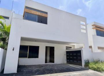 Casa · 220m² · 4 Recámaras · 2 Estacionamientos · Casa en Venta en Campeche en Privada Tamarindos