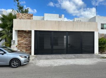 Bodega comercial · 220m² · 5 Recámaras · 2 Estacionamientos · Casa en Fraccionamiento Las Américas