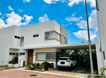 Casa de 4 habitaciones, Benito Juárez · Casa en Venta Y/o Renta en Río Residencial, Cancún