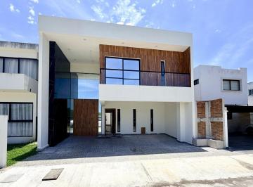 Casa · 216m² · 3 Recámaras · 3 Estacionamientos · Casa en Venta con Recámara en Planta Baja en Los Manantiales Alvarado Veracruz Riviera Veracruzana