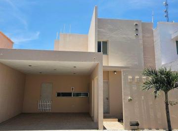 Casa · 150m² · 2 Recámaras · 2 Estacionamientos · Renta Casa Amueblada en Los Rios Ciudad del Carmen