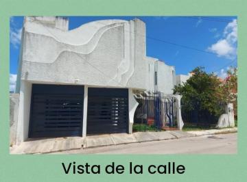 Casa · 590m² · 4 Recámaras · 4 Estacionamientos · Casa en Venta en Campeche: Col. Bosques de Campeche