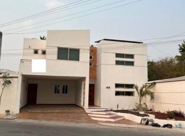 Casa · 307m² · 3 Recámaras · 2 Estacionamientos · Casa en Venta en Campeche: Col. Prado