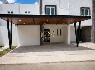 Casa · 186m² · 3 Recámaras · 2 Estacionamientos · Casa en Renta Villas Vicenza Celaya