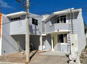 Casa · 3 Recámaras · 1 Estacionamiento · Casa en Renta en Campeche: Fracc. Lomas de Las Flores