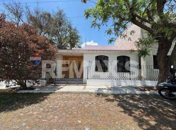 Casa · 360m² · 4 Recámaras · 2 Estacionamientos · Casa Venta Carretas