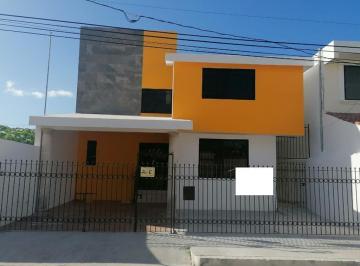 Casa · 280m² · 3 Recámaras · 1 Estacionamiento · Casa en Venta en Campeche: Col. Bosques de Campeche