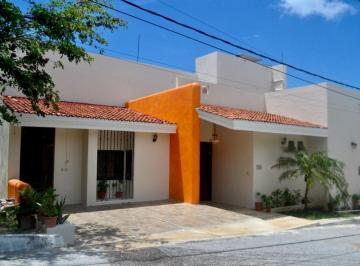 Casa · 406m² · 5 Recámaras · 2 Estacionamientos · Casa en Venta en Campeche: Fracc. Lomas del Castillo